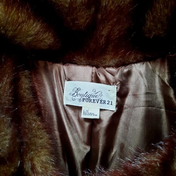 Boutique Forever 21 faux fur jacket - Picture 4 of 4
